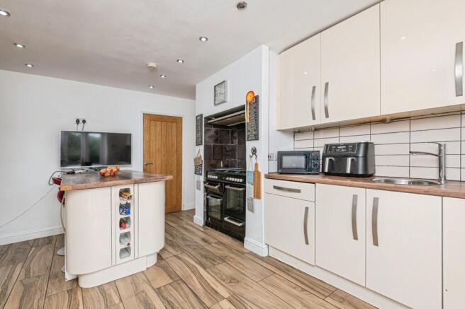 2 bed Semi-Detached for sale Image 5