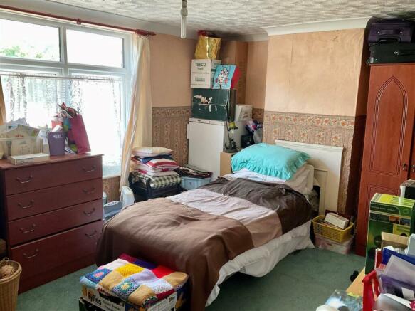 front bedroom.jpg