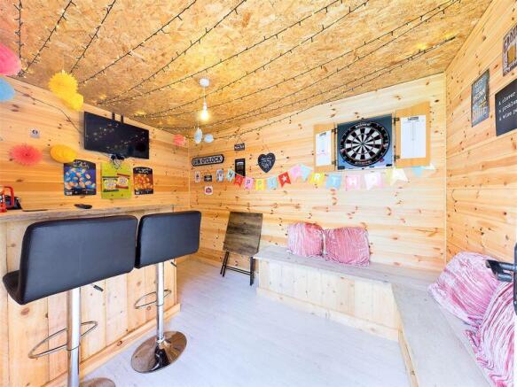 3 bed Semi-Detached to rent Image 6