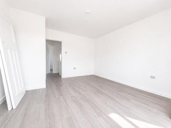 3 bed House to rent Image 5
