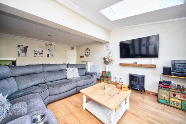 Alfriston Close, Luton, Bedfordshire, LU2 8RA photo 4