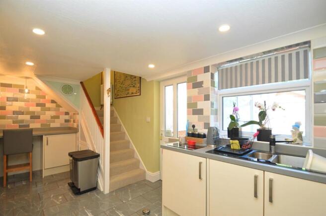 Kitchen5.jpg
