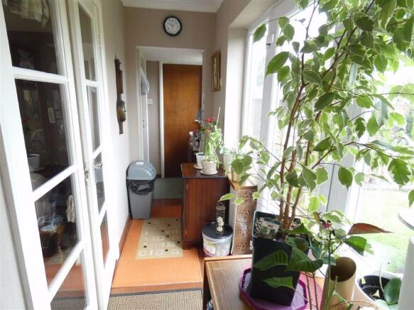 REAR ENCLOSED WALKWAY