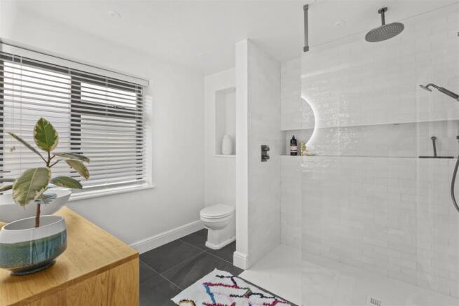 22 Amersham Hill Gardens, HP13 6QR-17.jpg
