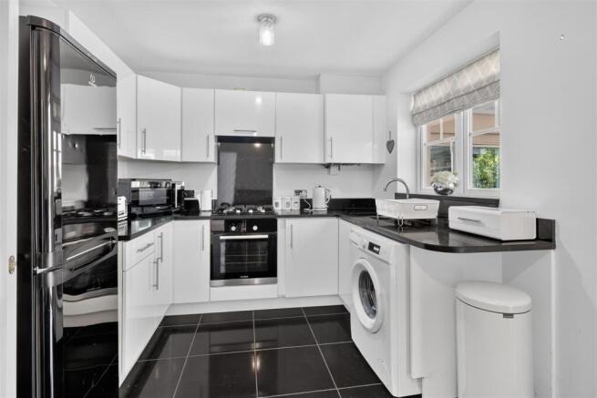 3 bed Semi-Detached for sale Image 4