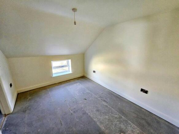 4 bed House for sale Image 11
