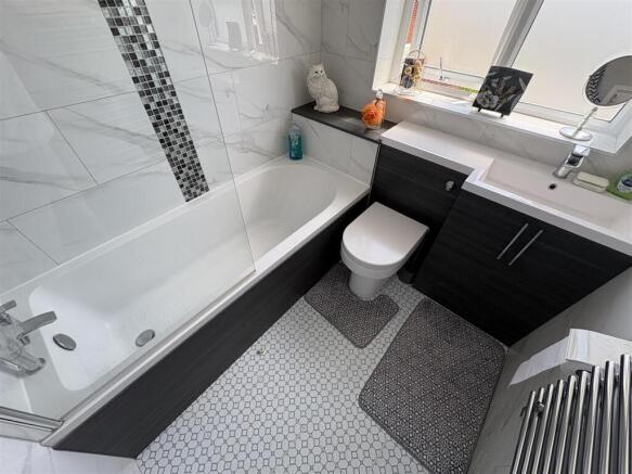 3 bed Semi-Detached for sale Image 8