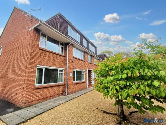 2-bed flat on Bournemouth Road, Lower Parkstone, Poole, Dorset, BH14, £225,000