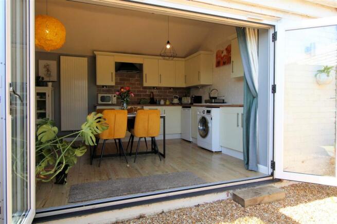 Bi fold