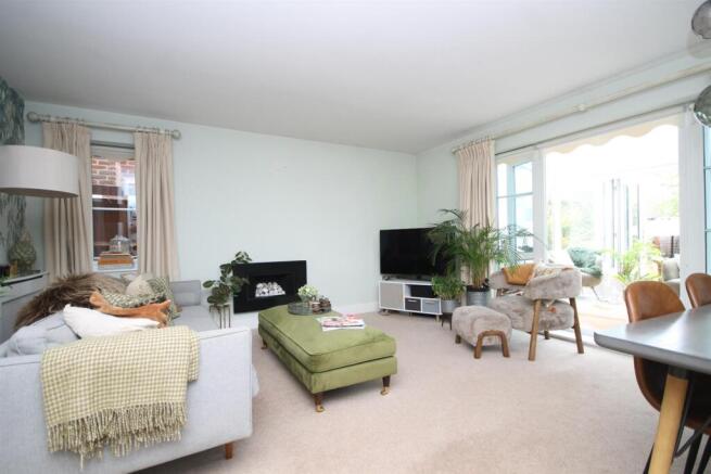 .livingroom.JPG