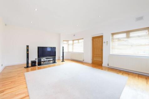 Kinloch Drive, Kingsbury, London, NW9