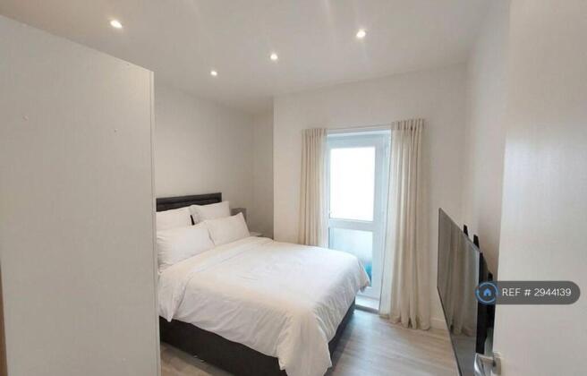 Bedroom With Courtyard