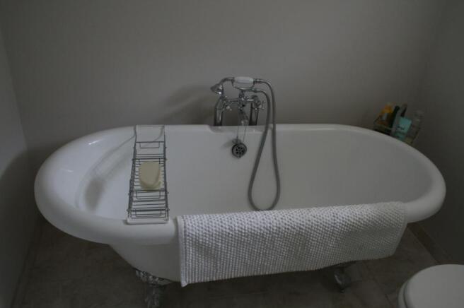 Bathroom (Main)