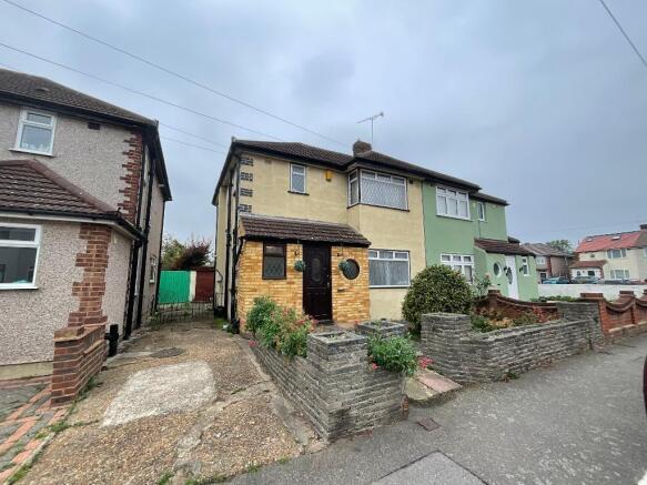 3-bed semi-detached on St Andrews Avenue, Elm Park, Hornchurch, Essex, RM12 5DU, £475,000