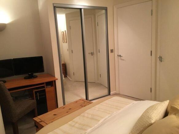 2 bed Flat to rent Image 11