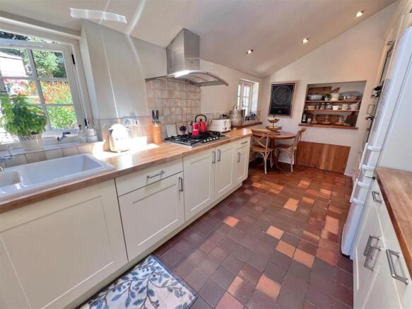 Kitchen 6.jpg