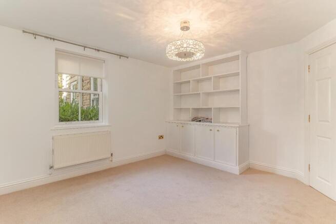 3 bed Apartment for sale Image 11