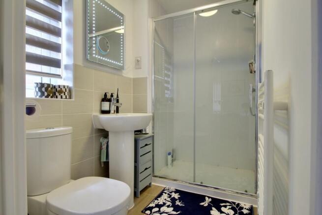 Ensuite to Bedroom 1