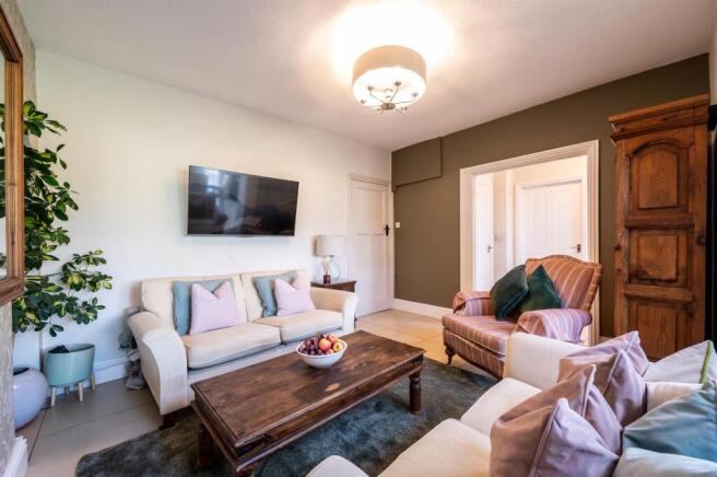 4 bed Semi-Detached for sale Image 7
