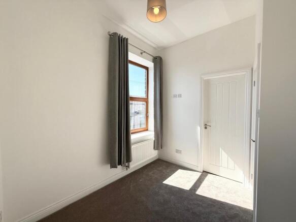 2 bed End of Terrace to rent Image 8