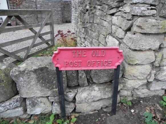 https://s3-eu-west-1.amazonaws.com/propertylab/allanmorris/property-images/standard/4507_The Old Post Office - Name Plaque.JPG