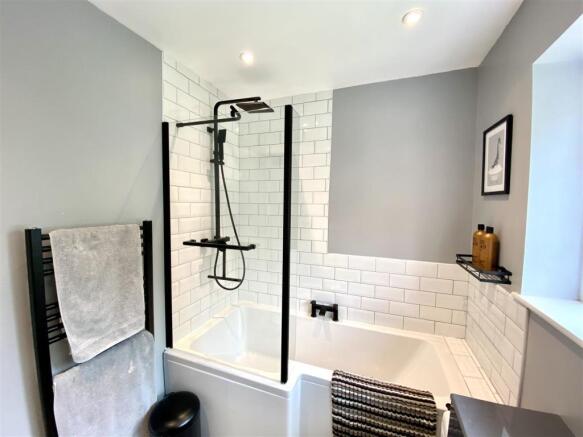 Bathroom 1.jpeg