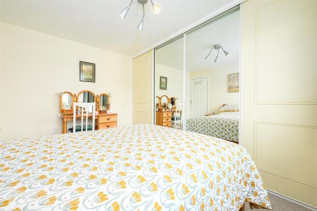 3 bed Semi-Detached for sale Image 12