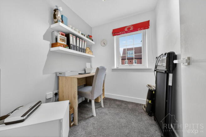 4 bed Town House for sale Image 11