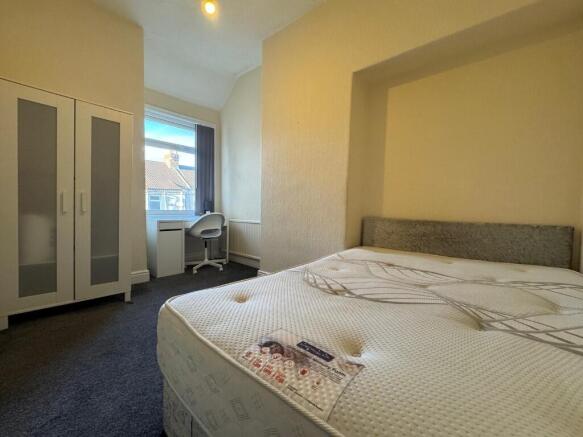 4 bed Terraced to rent Image 7