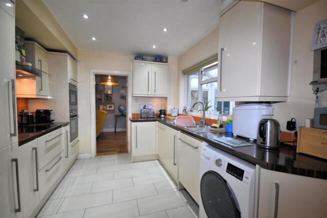 Kitchen2.jpg