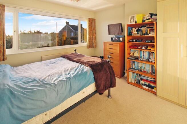 Bedroom 1.jpg