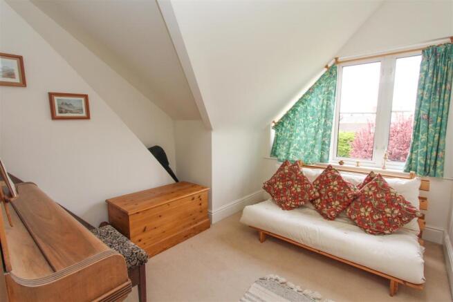 Bedroom 5.jpg