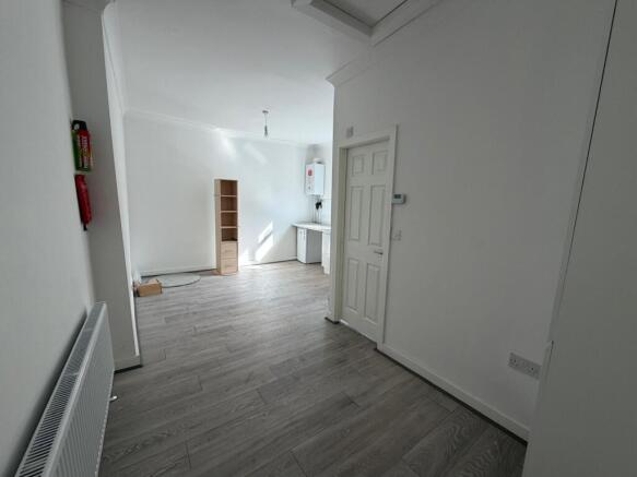 Studio to rent Image 5