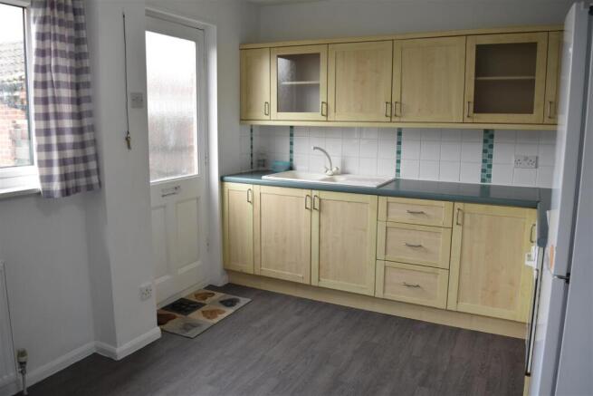 2 bed Semi-Detached to rent Image 9