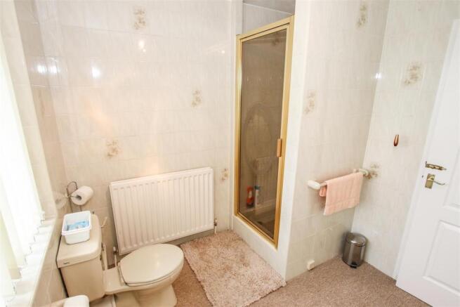 FIRST FLOOR FAMILY BATHROOM