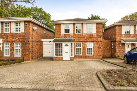 Lovells Close, Lightwater, Surrey