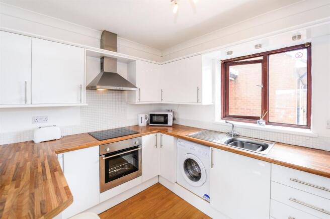 Kitchen/ Lounge Area