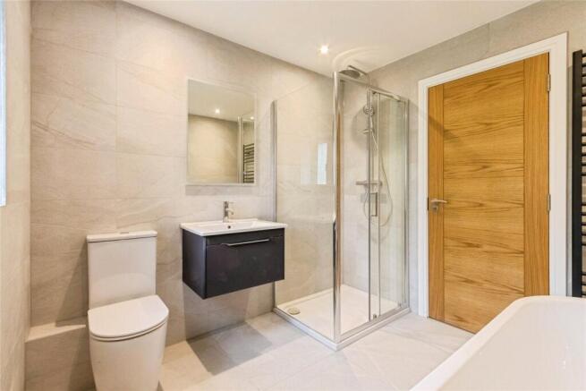 6 bed Detached for sale Image 12