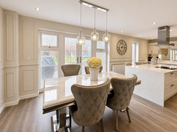 4 bed Detached to rent Image 6
