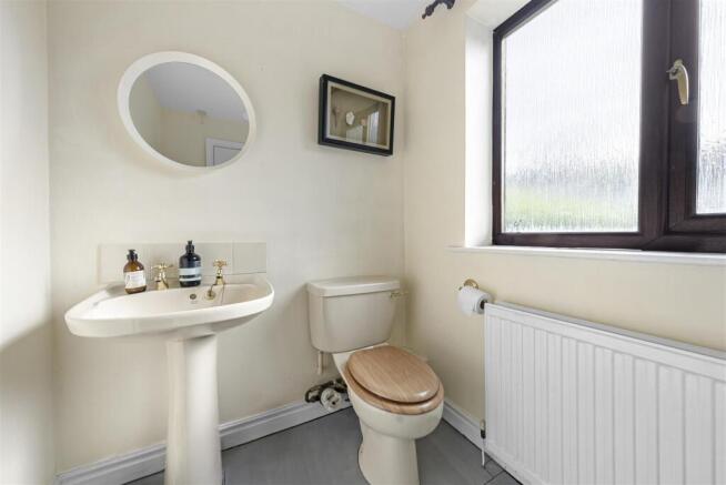 4 bed Detached for sale Image 8