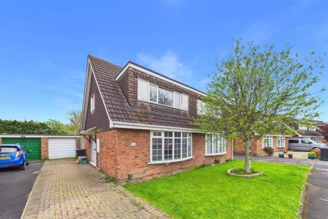 Central Clevedon cul-de-sac setting