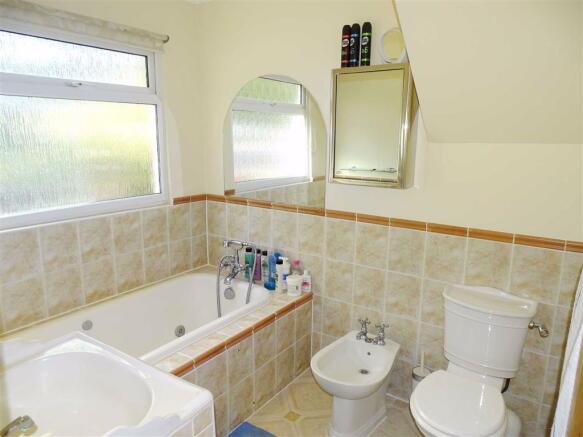 EN SUITE BATHROOM