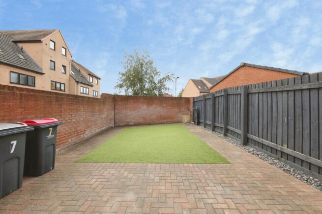 4 bed Detached for sale Image 11
