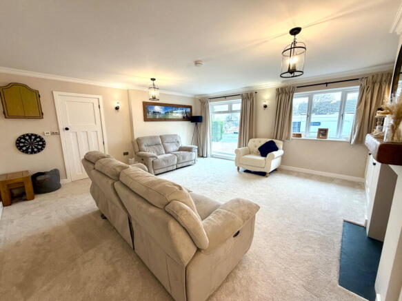 4 bed Detached for sale Image 8