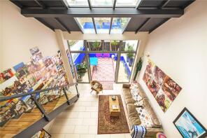 22, Ilminster Gardens, London SW11 1PF