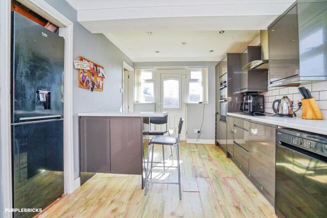 3 bed Semi-Detached for sale Image 12