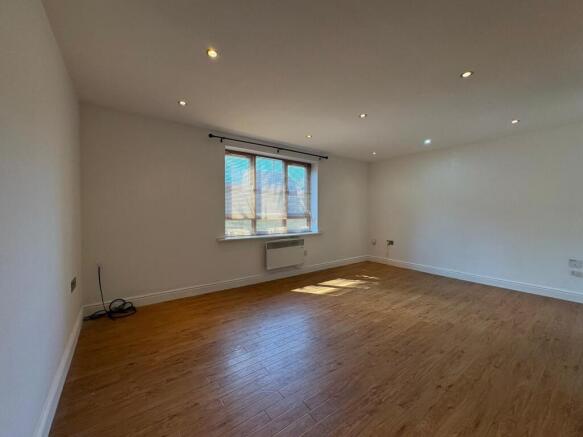 1 bed Flat to rent Image 4