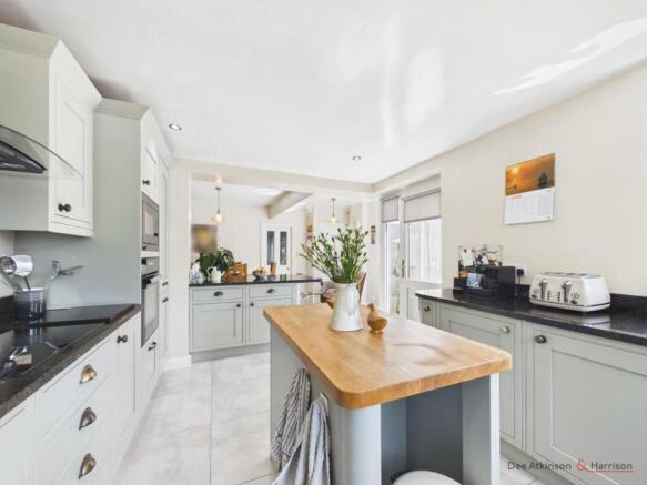 4 bed Terraced for sale Image 12