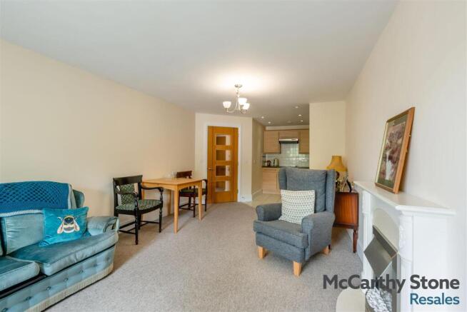 8692828-interior11.jpg