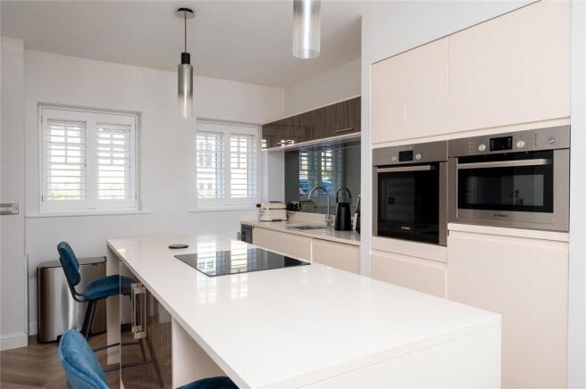 5 bed Semi-Detached for sale Image 7